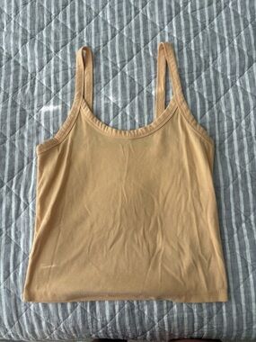 Women's Sleeveless Scoop Neck Tank Top - Yellow
